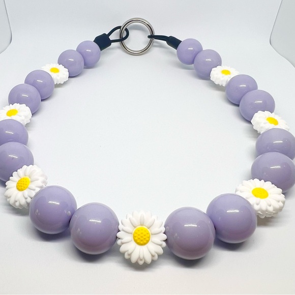 Lavender Purple & Daisy Beaded Dog Collar Necklace 
Size Medium/ Large - Picture 5 of 8